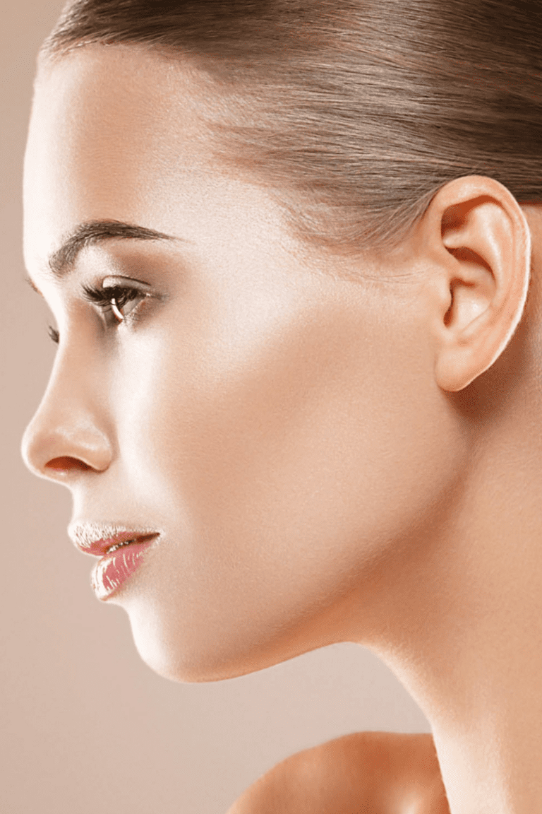 Definierte Jawline nach ästhetischer Behandlung mit Radiesse® zur Konturierung und Betonung der Kieferpartie Jawline